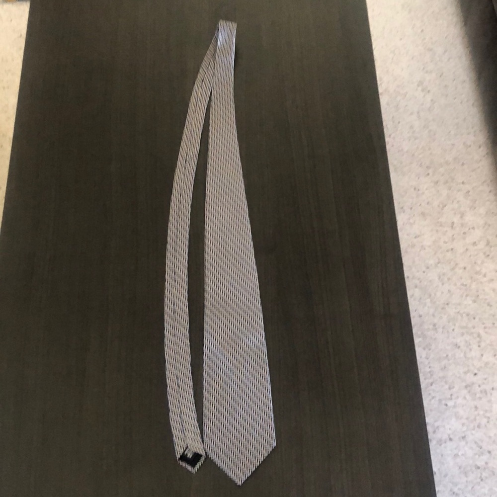 Geoffrey Beene all silk silver/black/blue/pink tie